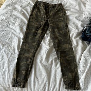 AMERICAN EAGLE Camo Jegging Jogger